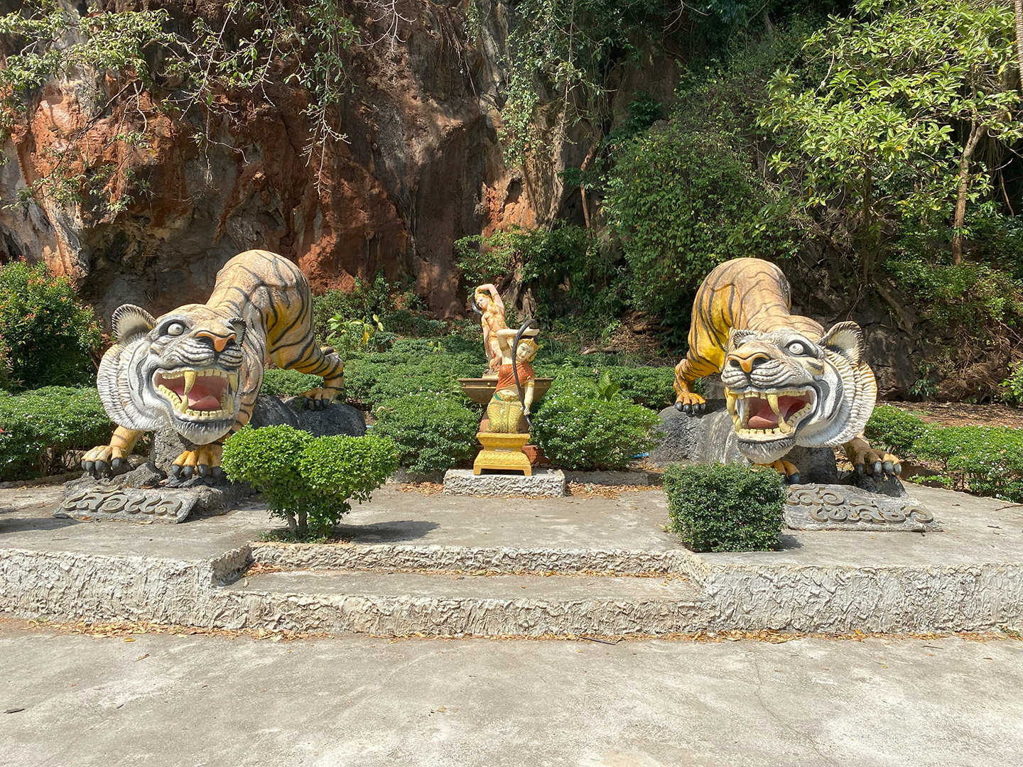 Two tiger statues side-by-side with 2 buddhist statues in between
